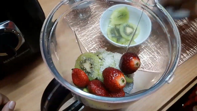 kiwi strawberry smoothie