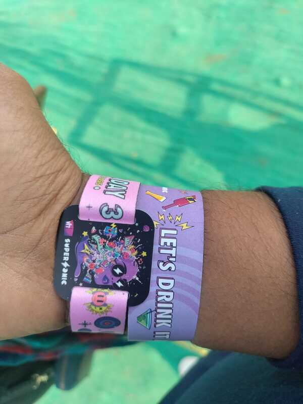 Vh1 Supersonic wristbands